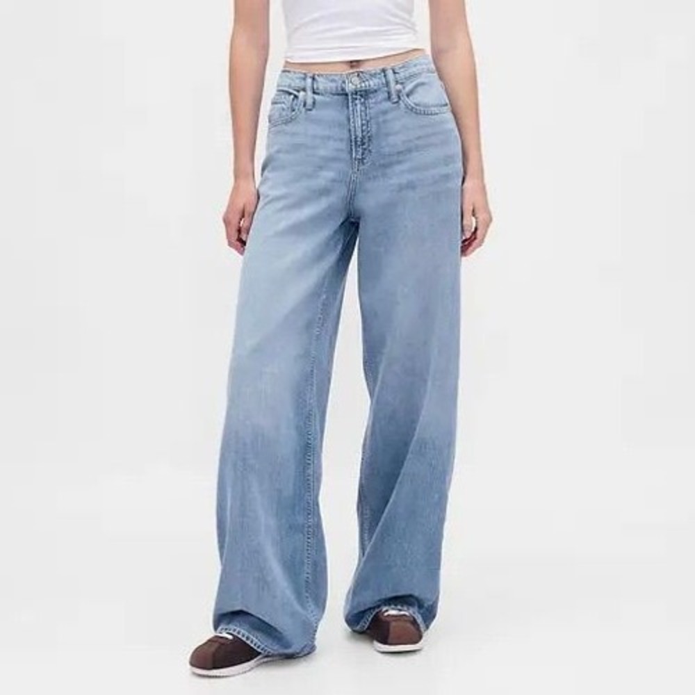 GAP Mid Rise UltraSoft Baggy Jeans Light Wash Size 0P Petite